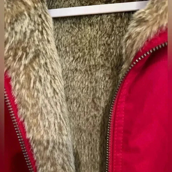 GAP Red Faux Fur Reversible Vest Pockets Size Small EUC - Picture 4 of 5